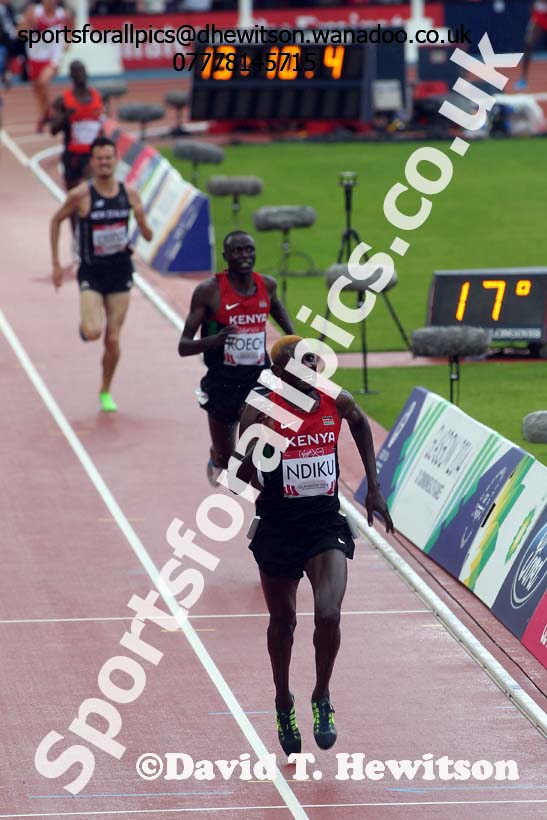 Caleb Ndiku (Kenya) wins the 5000 metres, 2014 Commonwealth Marathon, Glasgow. Photo: David T. Hewitson/Sports for All Pics